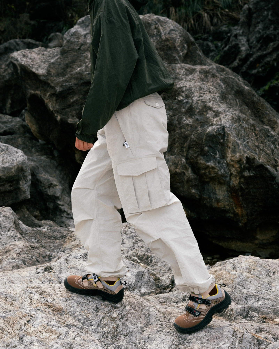 BLACKARMADA Unisex Parachute Cargo Pants ¨CQuick Dry Joggers Lightweight Waterproof Baggy Hiking & Work Pants for Men & Women