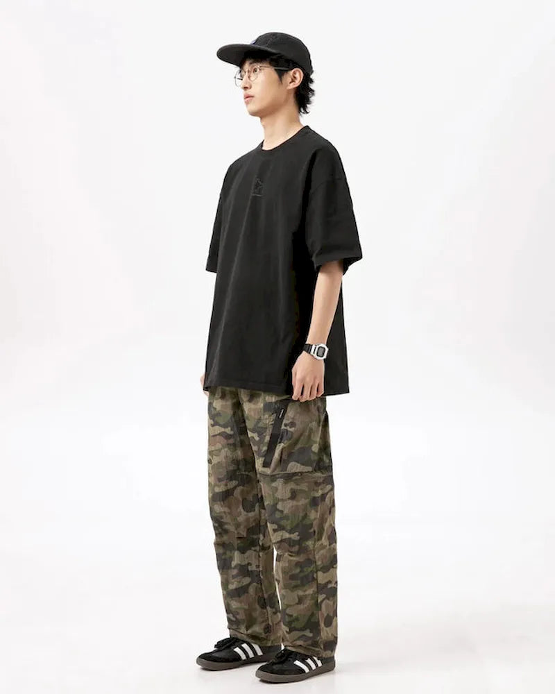 BLACKARMADA Unisex Oversized T-Shirt - 100% Cotton Breathable Tee with Retro Graphic, Casual Streetwear for Men and Women